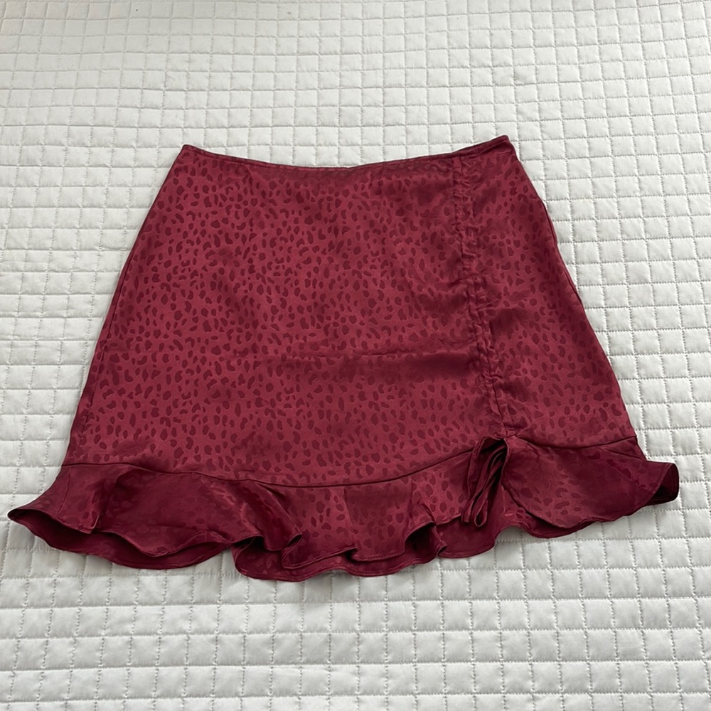 LIKE NEW FOREVER 21 SKIRT